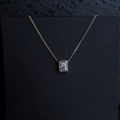 Rectangular crystal necklace in silver