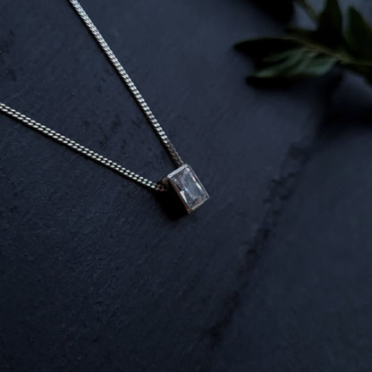 Rectangular crystal necklace in silver