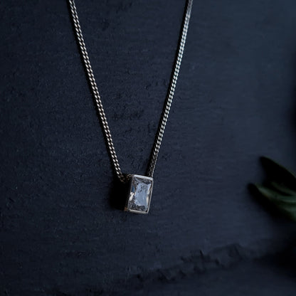 Rectangular crystal necklace in silver