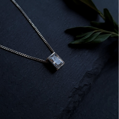 Rectangular crystal necklace in silver