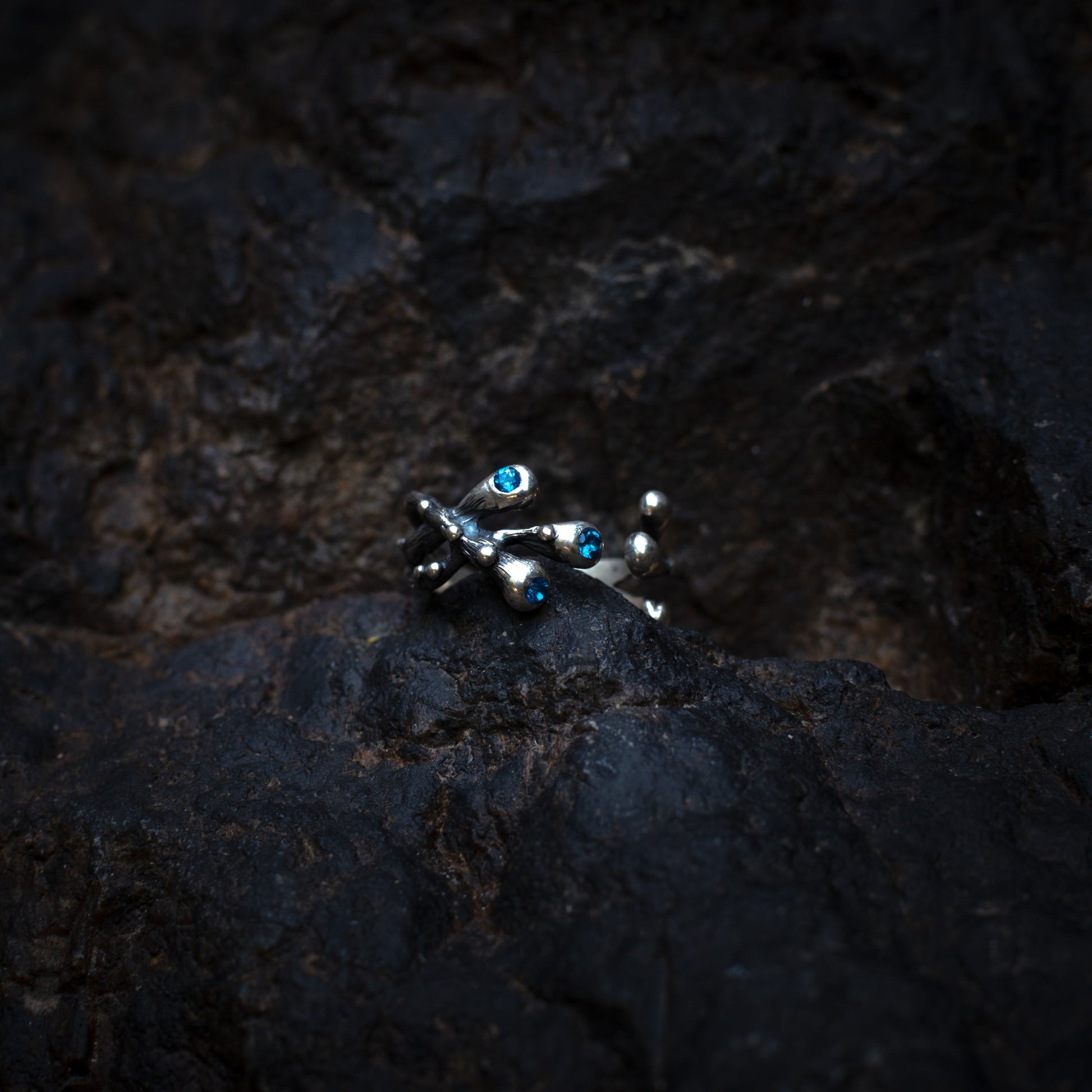 3 stones silver ring with Sapphires