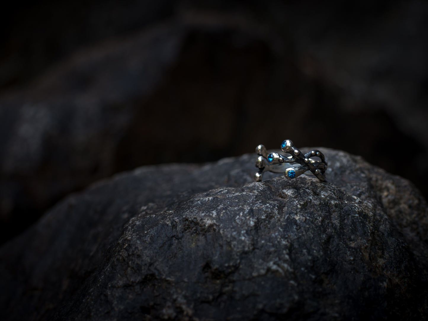 Multi stone ring with Topaz Kashmir - Trapped in Dreams